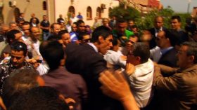 عراك عنيف بين أنصار أويحيى وخصومه واتهامات باستخدام “بلطجية”