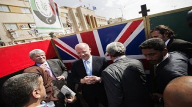 Libye : tir de roquette sur un convoi diplomatique britannique à Benghazi