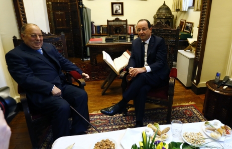 Hollande rend hommage aux soldats musulmans