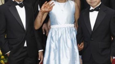 Father arrested over allegations he tried to 'sell' his Slumdog Millionaire daughter for Â£200,000