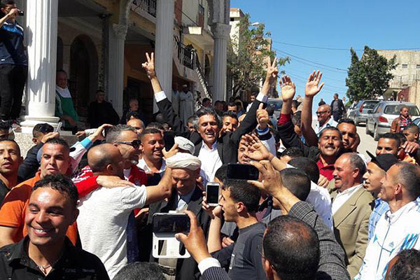Nekkaz spoils Chakib Khelil’s « ceremony » in Chlef