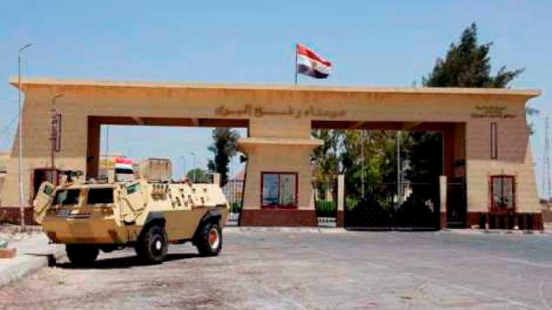 أم فلسطينية عائدة من الجزائر تفقد رضيعها بعد ولادته في معبر رفح