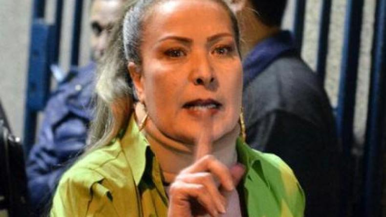 الفنانة رغدة تطالب الأسد بـ”قتل كل ملتح وإخونجي ووهابي”