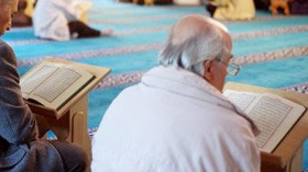 رسائل إلكترونية تحث الشباب على ختم القرآن في رمضان