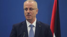 شرطة الاحتلال توقف موكب الحمد الله