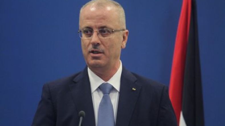 شرطة الاحتلال توقف موكب الحمد الله