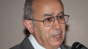 لعمامرة‮: ‬الجزائر‮ ‬تتفادى‮ ‬صبّ‮ ‬الزيت‮ ‬على‮ ‬النار