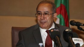 موقف الجزائر من أزمة الشرعية بمصر مرهون بالاتحاد الإفريقي