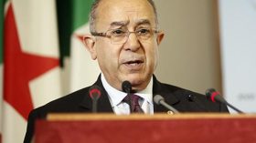 لعمامرة: نتعامل مع الحاسي والثني ولا نعترف بشرعيتهما