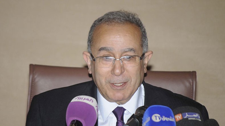 لعمامرة يشتكي صحفي “معاريف” الإسرائيلية للسلطات الفرنسية!