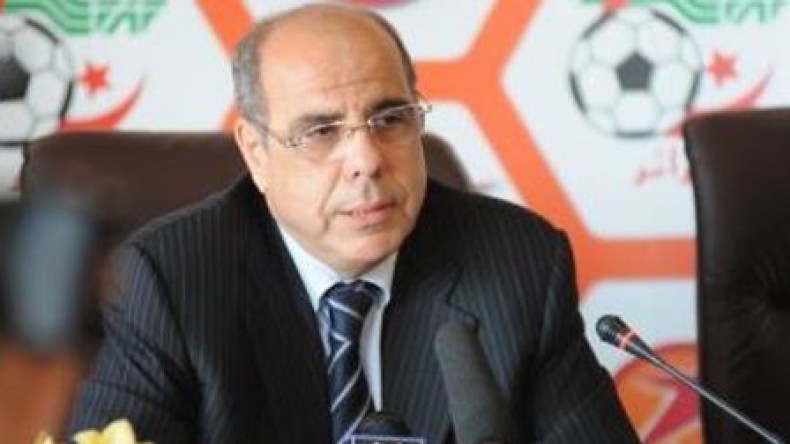 مقر الفاف وزيارة بلاتير وتربص المنتخب الوطني وترسيم مكان إجراء “كان ” 2013 في اجتماع الفاف