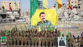 السفارة الأمريكية في تركيا تعلق على رفع صورة أوجلان في الرقة