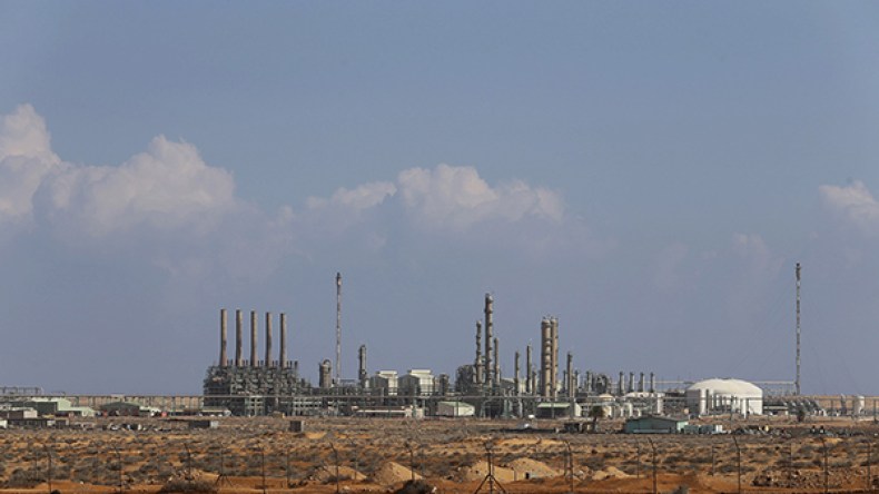 قوات حفتر تشن هجوماً لاستعادة مينائين نفطيين