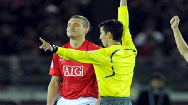 رافشان‭ ‬إيرماتوف‭ ‬حكم‭ ‬يمنح‭ ‬4‭ ‬بطاقات‭ ‬في‭ ‬كل‭ ‬مباراة‭ ‬