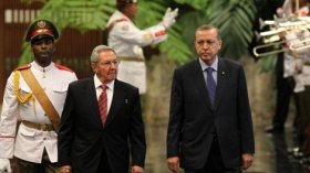 أردوغان يعرض على كاسترو بناء مسجد في كوبا
