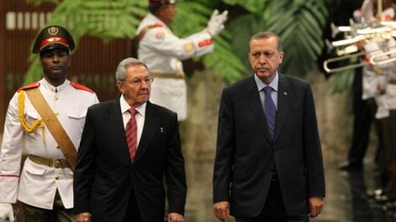 أردوغان يعرض على كاسترو بناء مسجد في كوبا