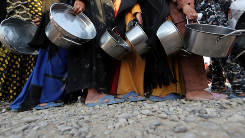 وفاة امرأة وطفل وإصابة مئات النازحين من الموصل بالتسمم