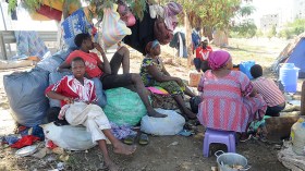 طالبات بورڤلة يحتججن ويطالبن بغلق مركز إيواء المهاجرين الأفارقة