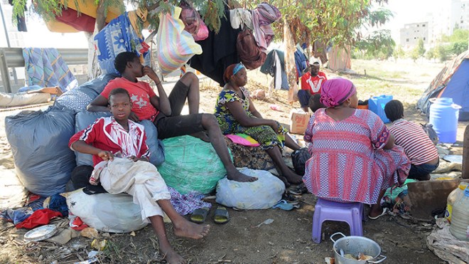 طالبات بورڤلة يحتججن ويطالبن بغلق مركز إيواء المهاجرين الأفارقة