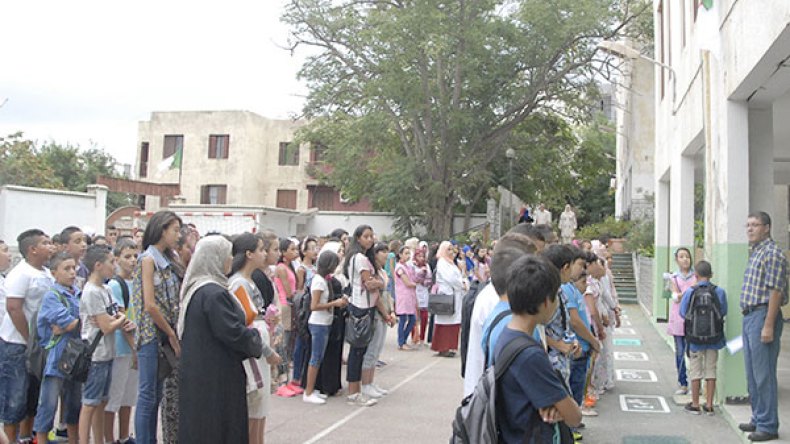 مديرون يستغلون مدارسهم لتنشيط حملتهم الإنتخابية!