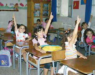 Des tabliers d’écoliers importés de Chine et de Turquie et une rentrée scolaire « coûteuse » en perspective