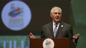 تيلرسون يبدأ جولة خليجية لحل الأزمة مع قطر