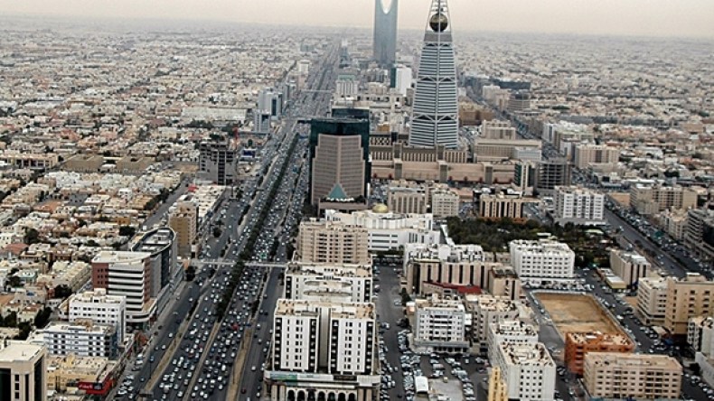 الحوثيون يطلقون صاروخاً بالستياً باتجاه الرياض