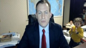 محلل سياسي يصبح حديث وسائل الإعلام العالمية بسبب هذا الفيديو