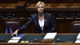 إيطاليا مستعدة لفتح قواعدها أمام أمريكا لشن ضربات في ليبيا