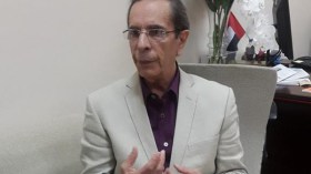 مصر تدرس العبرية في الجامعات.. فكيف يشن كتابها حملة ضد مستغانمي