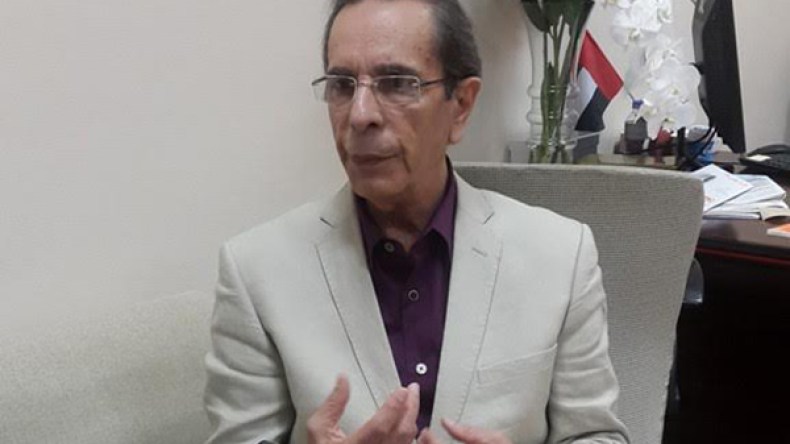 مصر تدرس العبرية في الجامعات.. فكيف يشن كتابها حملة ضد مستغانمي