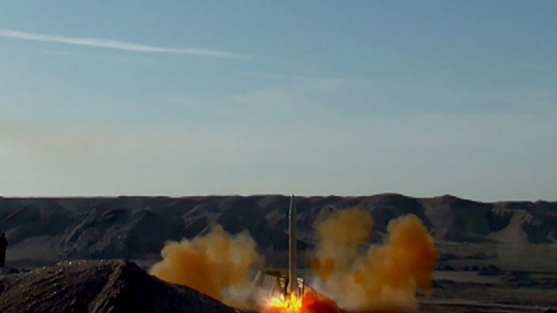 إيران تختبر صواريخ خلال مناورات عسكرية في الخليج