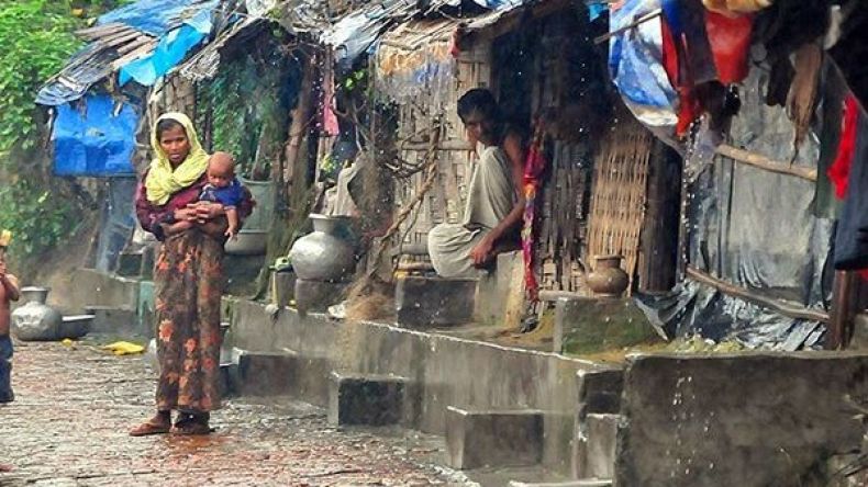 حريق ضخم في مخيم للنازحين المسلمين في ميانمار