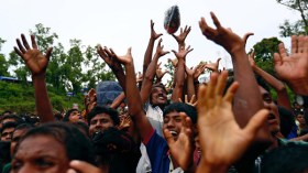 بوذيون يحاولون منع وصول شحنة مساعدات إلى الروهينغا