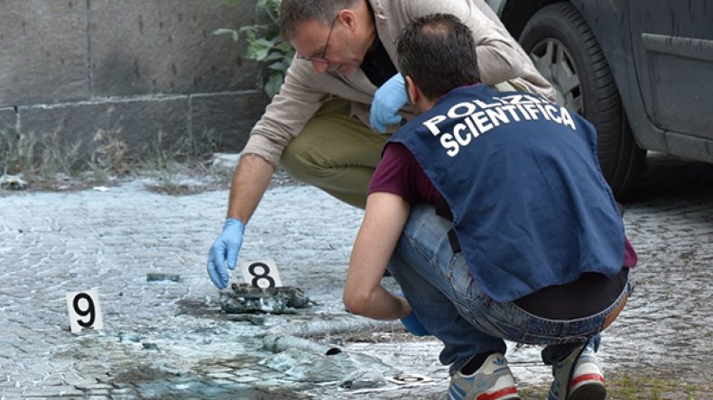 انفجاران أمام مكتب للبريد وسط روما