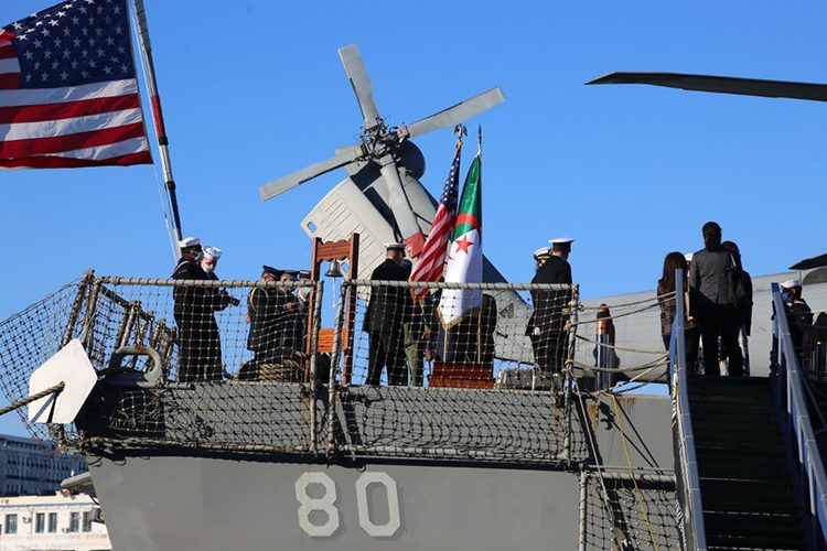 Le Destroyer américain “USS Roosevelt” accoste au port d’Alger