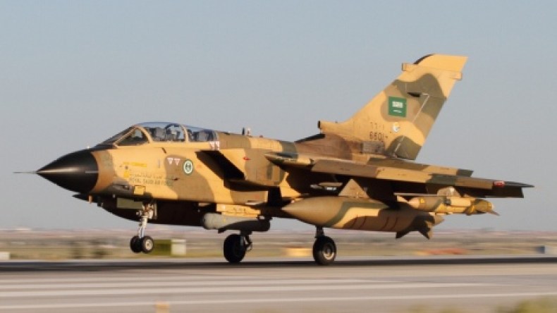 مقتل طيار ومتدرب في تحطم طائرة حربية سعودية