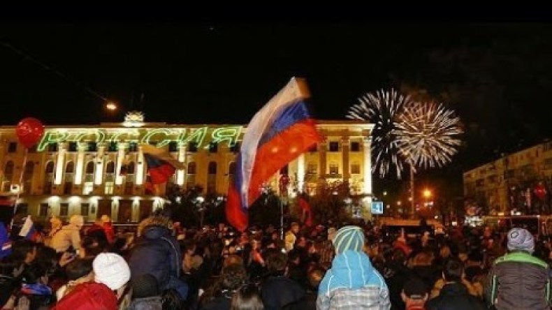 احتفالات بموسكو وسيمفروبول ابتهاجاً بضم القرم إلى روسيا