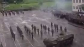 مدرعة عسكرية تدهس جندياً بالخطأ في روسيا