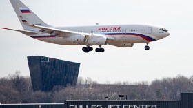 الدبلوماسيون الروس المطرودون من واشنطن يصلون إلى موسكو