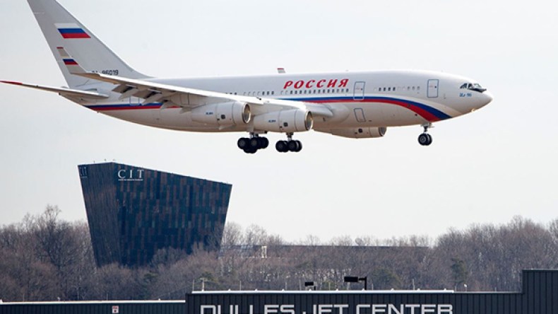 الدبلوماسيون الروس المطرودون من واشنطن يصلون إلى موسكو