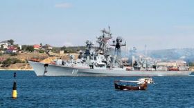 مدمرة روسية تطلق أعيرة تحذيرية على سفينة تركية في بحر إيجة