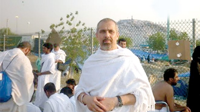 “تُبتُ إلى الله بعد ما سئمت حياة الليل وتذوقت حلاوة الإيمان”