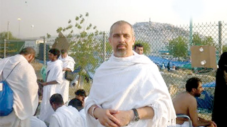 “تُبتُ إلى الله بعد ما سئمت حياة الليل وتذوقت حلاوة الإيمان”