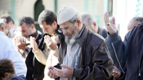 صلاة للغيث وأخرى على “طالبيه”