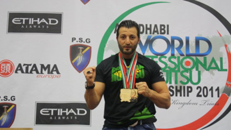 مدرب جزائري يقود ملاكما برازيليا لبطولة العالم في الملاكمة البرازيلية