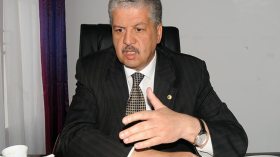 سلال تدخل لوقف الانحراف.. والدارجة فجّرت صراعا إيديولوجيا