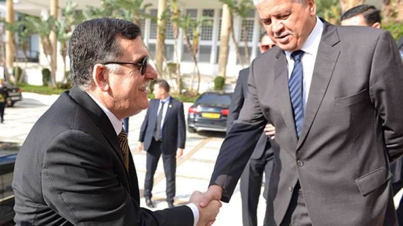 الجزائر تبحث عن مدخل لحل الأزمة الليبية