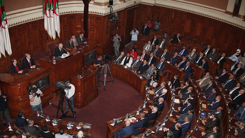 48 سيناتورا “معلّقا”.. و24 آخر ينتظرون “فتوى” الرئيس!