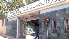 150 عامل يحتجزون ويُجوّعون ممثلي وزارة الصناعة ليلة كاملة